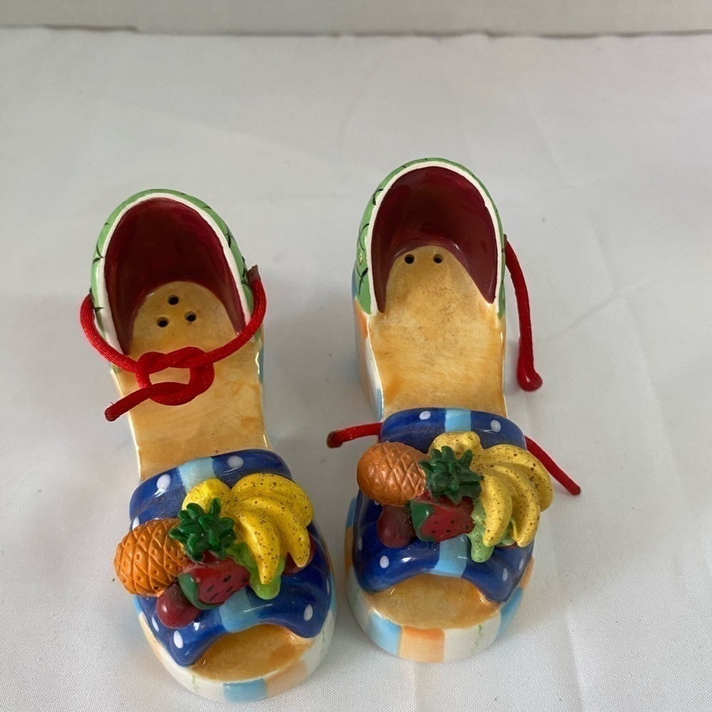 1999 Pelzman’s Design for Vandor Salt & Pepper Set (FH)